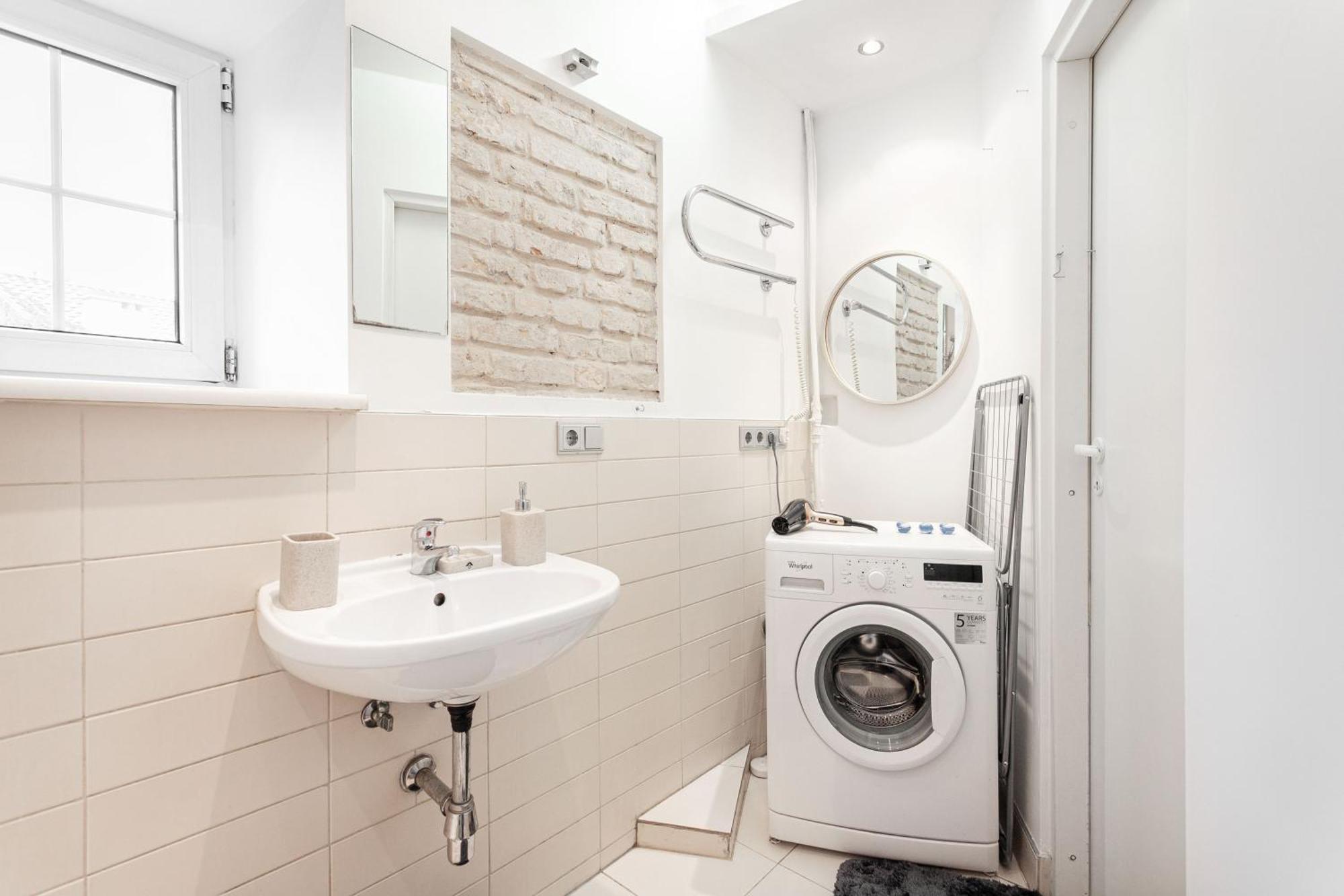 Saint Ignoto Bright 1 Bedroom By Reside Baltic Butas *